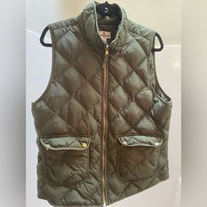 Woolrich olive green quilted vest great condition size L